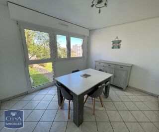  Appartement à louer 4 pièces 76 m²