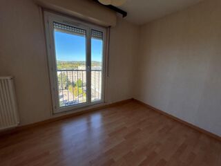  Appartement à louer 4 pièces 77 m²