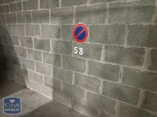  Parking / Garage à louer 