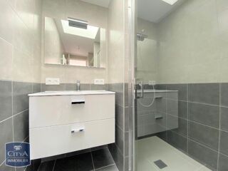  Appartement à louer 5 pièces 104 m²