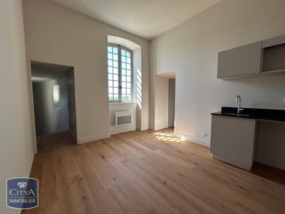"Rénovation Monument Historique" À LOUER : Appartement T....