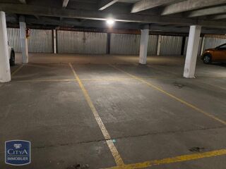  Parking / Garage à louer 