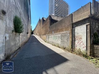  Parking / Garage à louer 