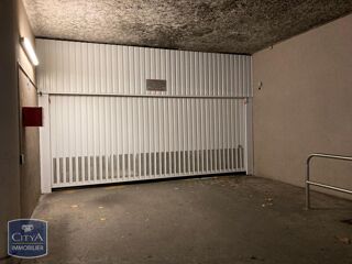 Parking / Garage à louer 