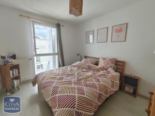  Appartement à louer 5 pièces 107 m²