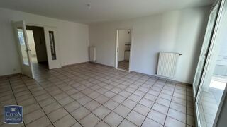  Appartement à louer 3 pièces 77 m²