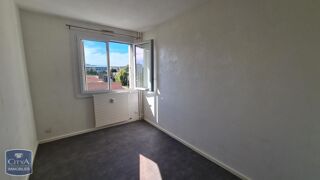  Appartement à louer 4 pièces 75 m²