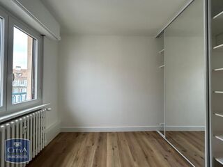  Appartement à louer 3 pièces 65 m²