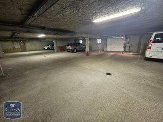  Parking / Garage � louer 