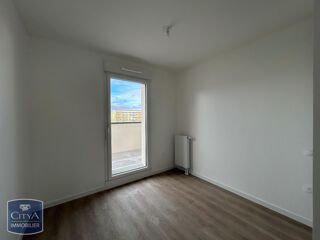  Appartement à louer 4 pièces 81 m²