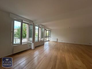  Appartement à louer 5 pièces 122 m²