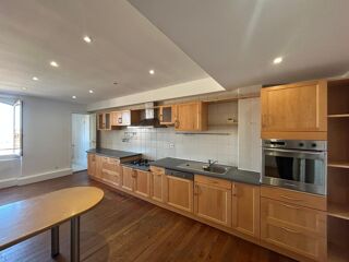  Appartement à louer 5 pièces 179 m²