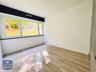  Appartement à louer 4 pièces 79 m²