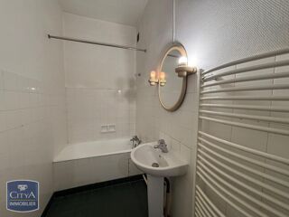  Appartement à louer 3 pièces 81 m²