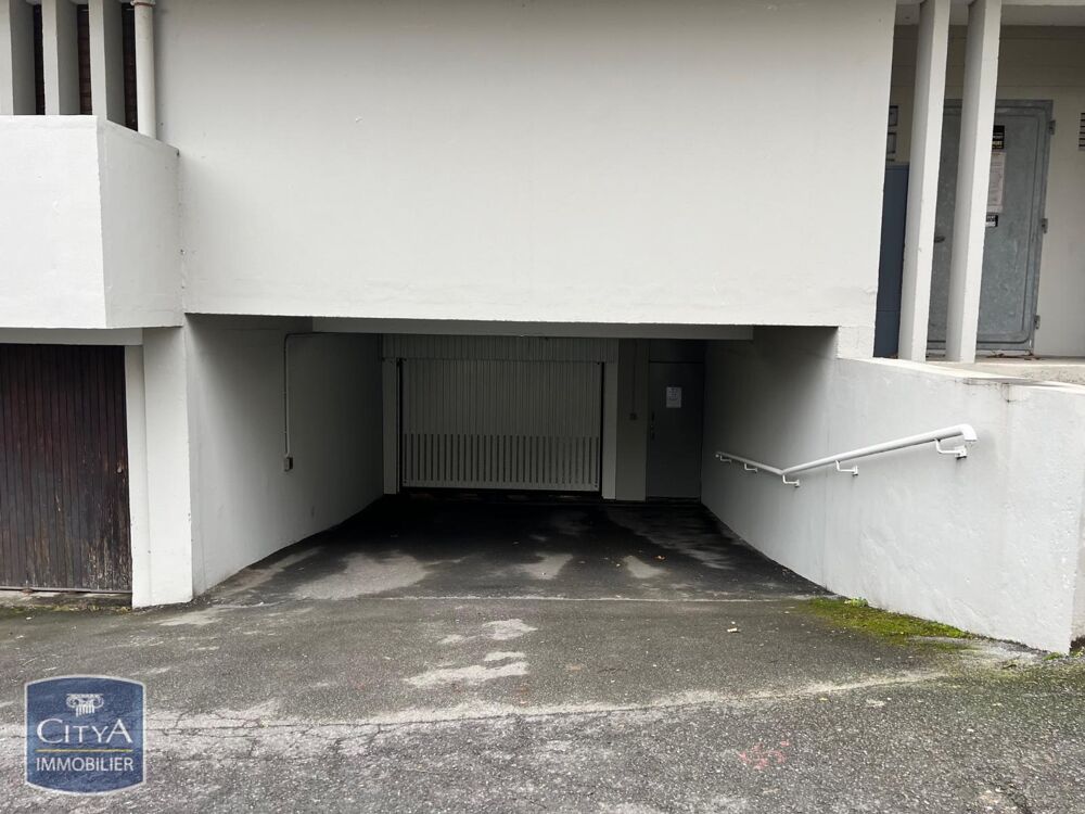 location Parking / Garage - 12 m² Saint-Quentin (02100)