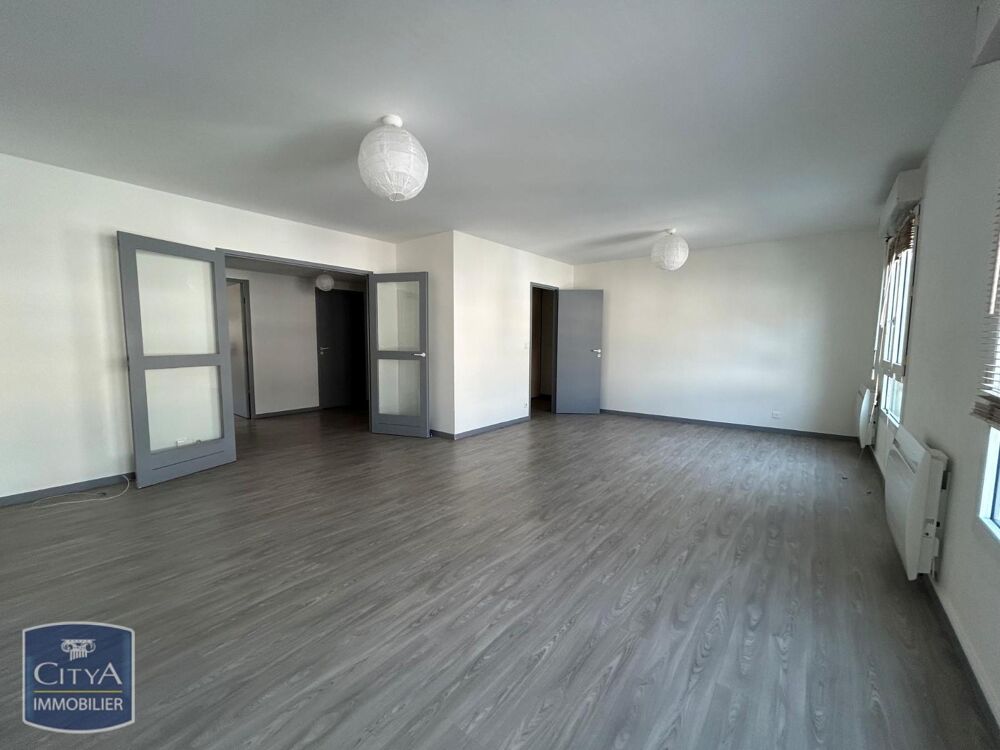 EXCLUSIVITÉ - GRAND APPARTEMENT 4 PIÈCES RENOVÉ À louer ....