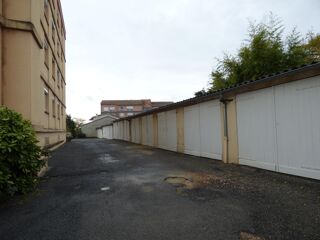  Parking / Garage à louer 