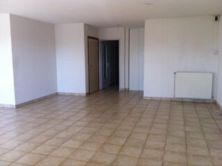  Appartement à louer 3 pièces 80 m²