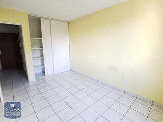  Appartement à louer 4 pièces 77 m²