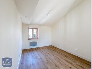  Appartement à louer 4 pièces 77 m²