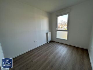  Appartement à louer 4 pièces 82 m²