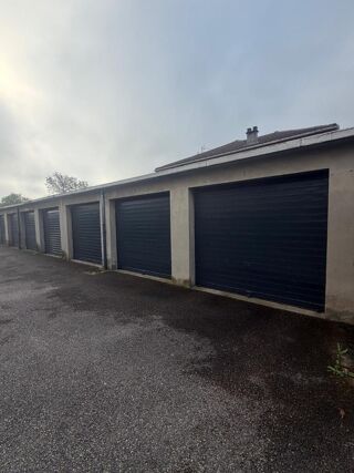  Parking / Garage à louer 
