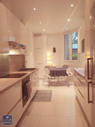  Appartement à louer 4 pièces 124 m²