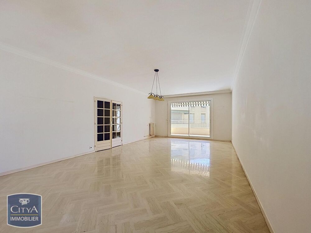location Appartement - 3 pièce(s) - 101 m² Nîmes (30000)