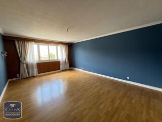  Appartement à louer 5 pièces 102 m²