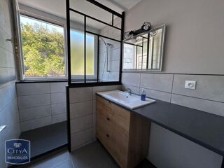  Appartement à louer 4 pièces 77 m²