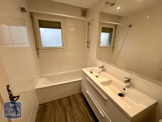  Appartement à louer 3 pièces 83 m²