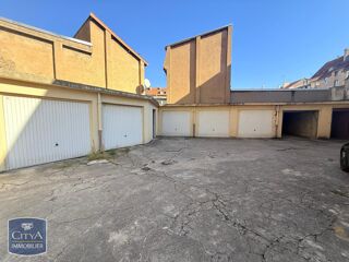  Parking / Garage à louer 