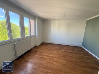  Appartement à louer 3 pièces 82 m²