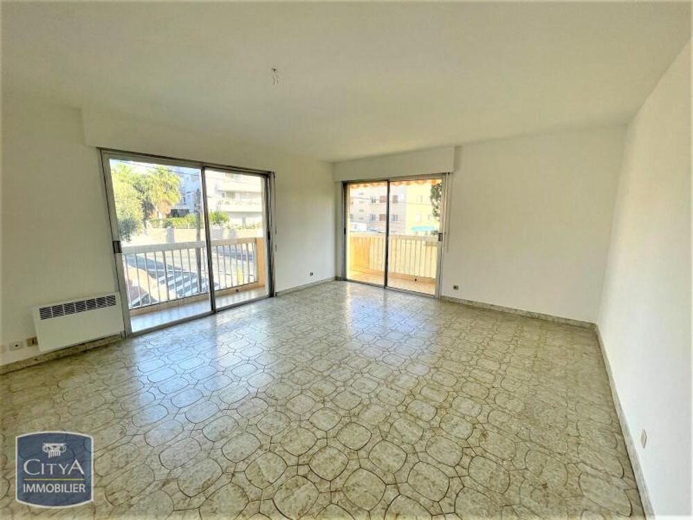 À LOUER : Appartement rénové T3 situé à Saint-Raphaël, d....