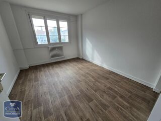  Appartement à louer 4 pièces 83 m²