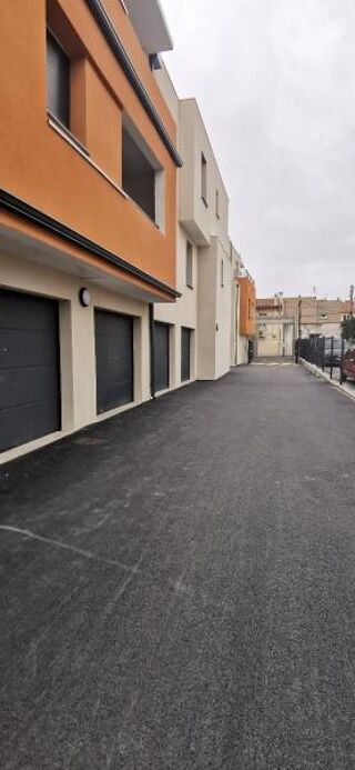  Parking / Garage à louer 