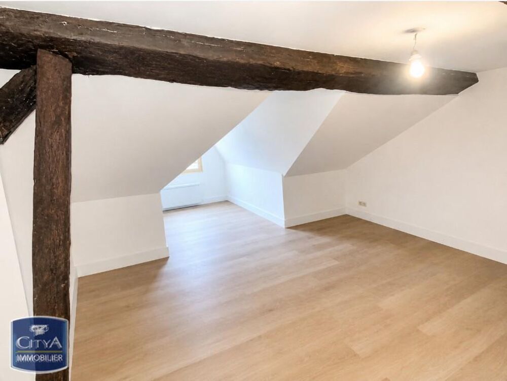 À LOUER : Appartement T1 situé à Chinon, dans le départe....