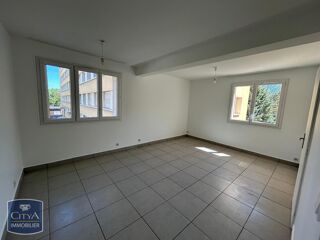  Appartement à louer 4 pièces 83 m²