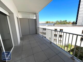  Appartement à louer 4 pièces 77 m²