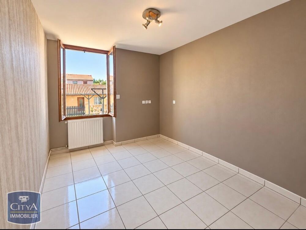 Loyer de 645,00 euros par mois charges comprises dont 15....