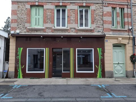 Spacieux local avec vitrines - 20 rue Joannes Beaulie... 750 42170 St just st rambert