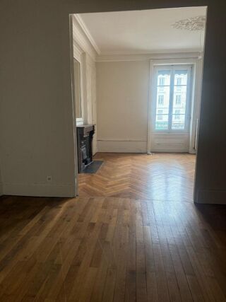  Appartement à louer 3 pièces 105 m²