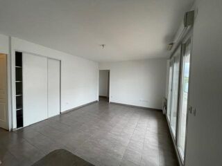  Appartement à louer 3 pièces 65 m²
