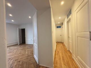  Appartement à louer 5 pièces 107 m²
