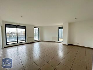  Appartement à louer 4 pièces 114 m²