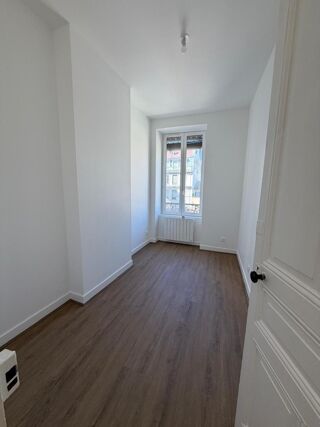  Appartement à louer 4 pièces 95 m²