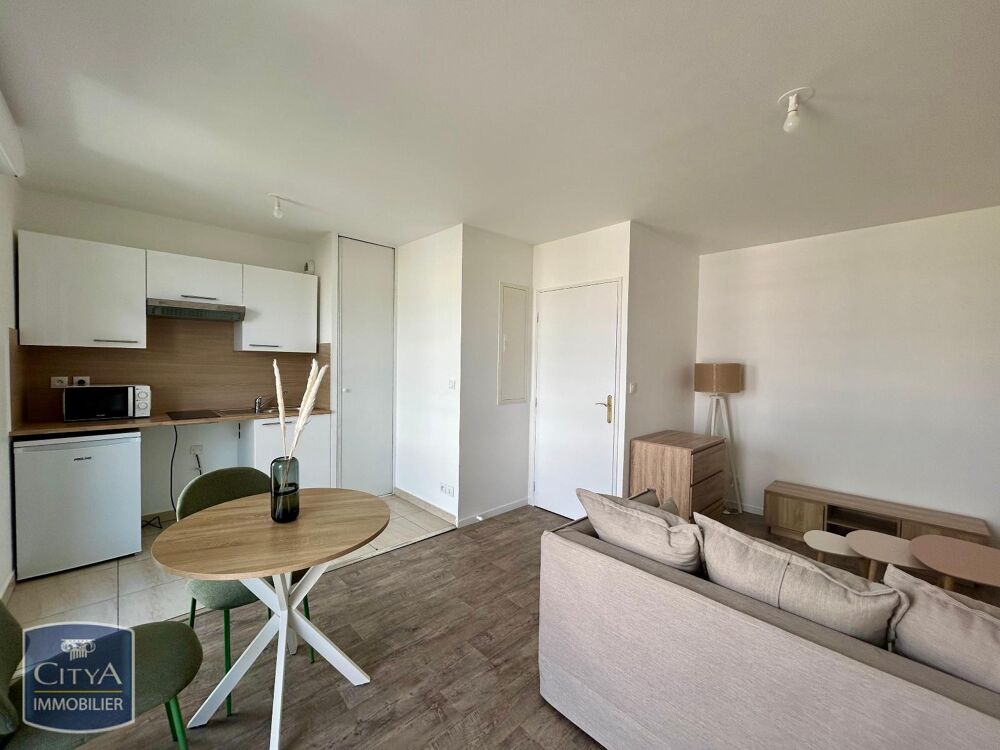 À LOUER : Appartement T1 moderne à Luce, situé au troisi....