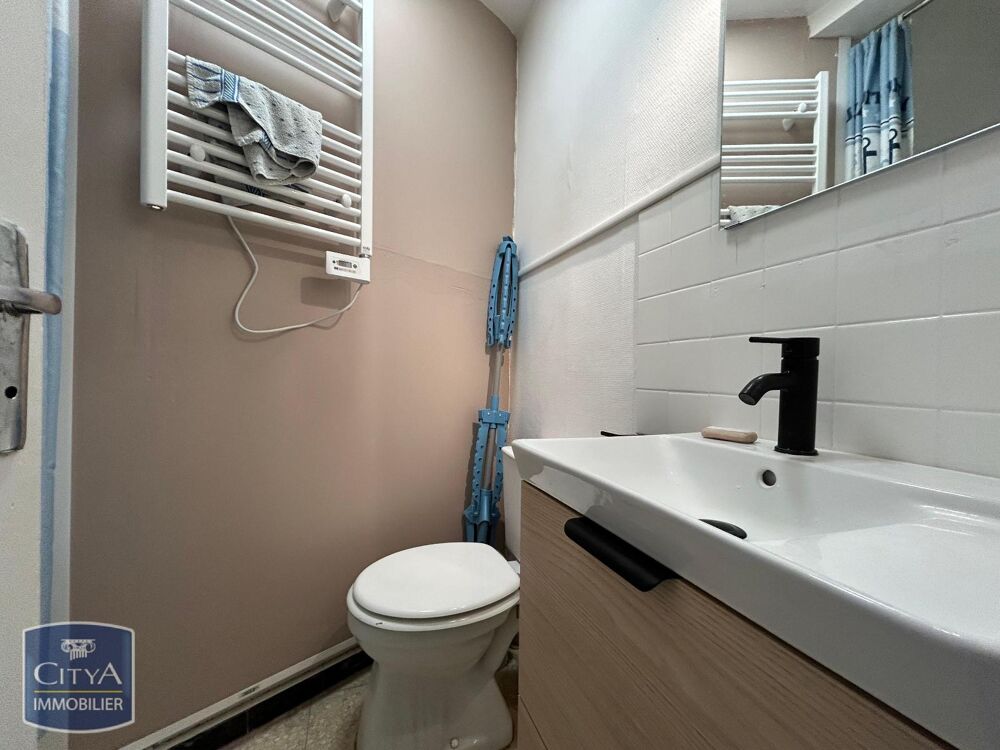 À LOUER : Découvrez ce joli studio meublé de 28 m², enti....