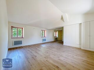  Appartement à louer 4 pièces 77 m²