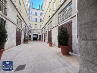  Appartement à louer 2 pièces 94 m²